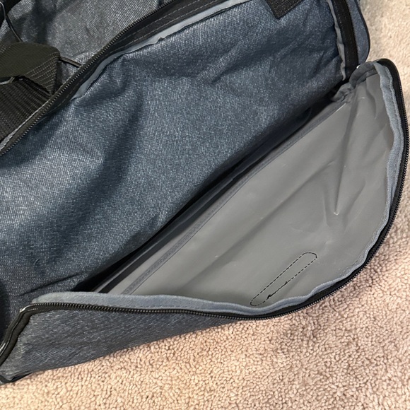 Gray Men's Duffel Bag - Everyday Travel & Gym Carry - Picture 8 of 11